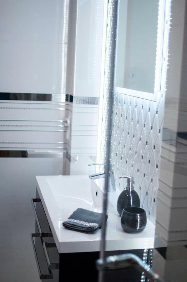 Cracow Jacuzzi Apartments - Silver Room Krakkó Kültér fotó
